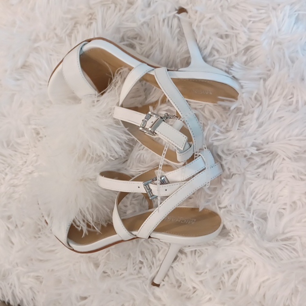 Michael Kors WHITBY FEATHER TRIM LEATHER SANDAL Optic White 7 NEW - Picture 4 of 16
